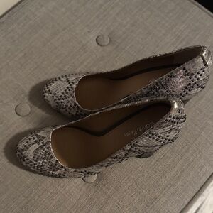 Calvin Klein Women's Snakeskin Pattern Flats - Black and Gray